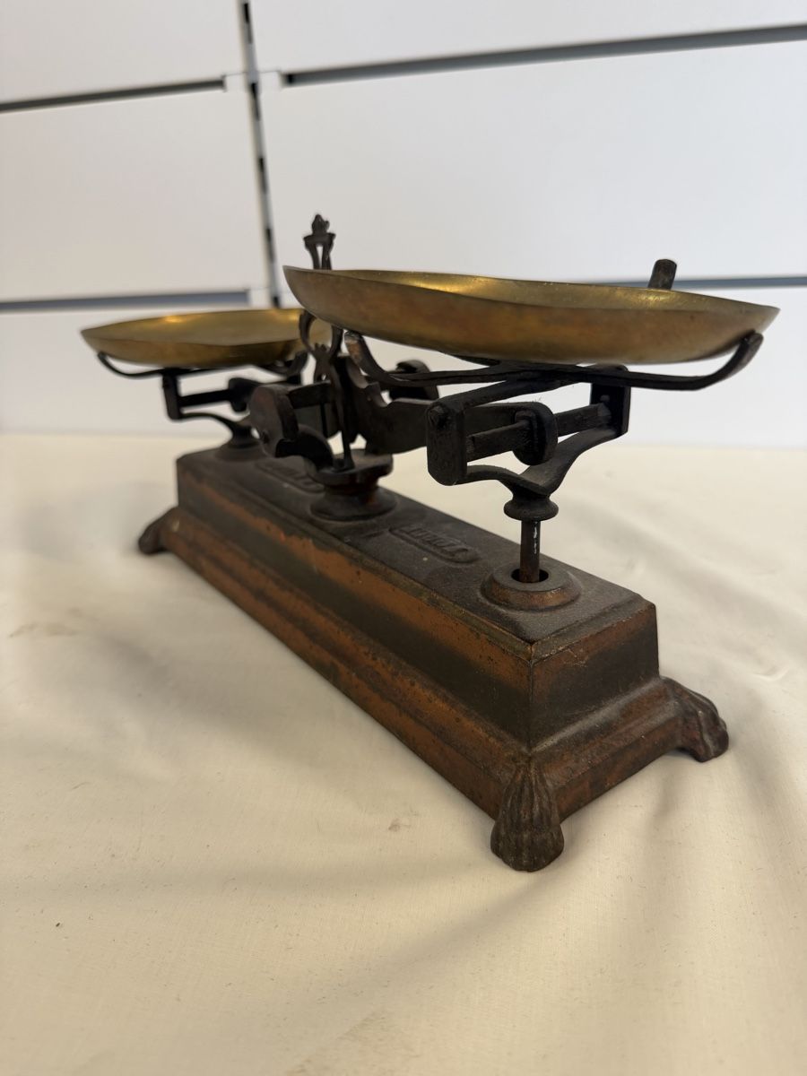 Bilance e pesi: Balance ancienne en laiton et fer  – Usato da montreux venduto da Always-Good 4