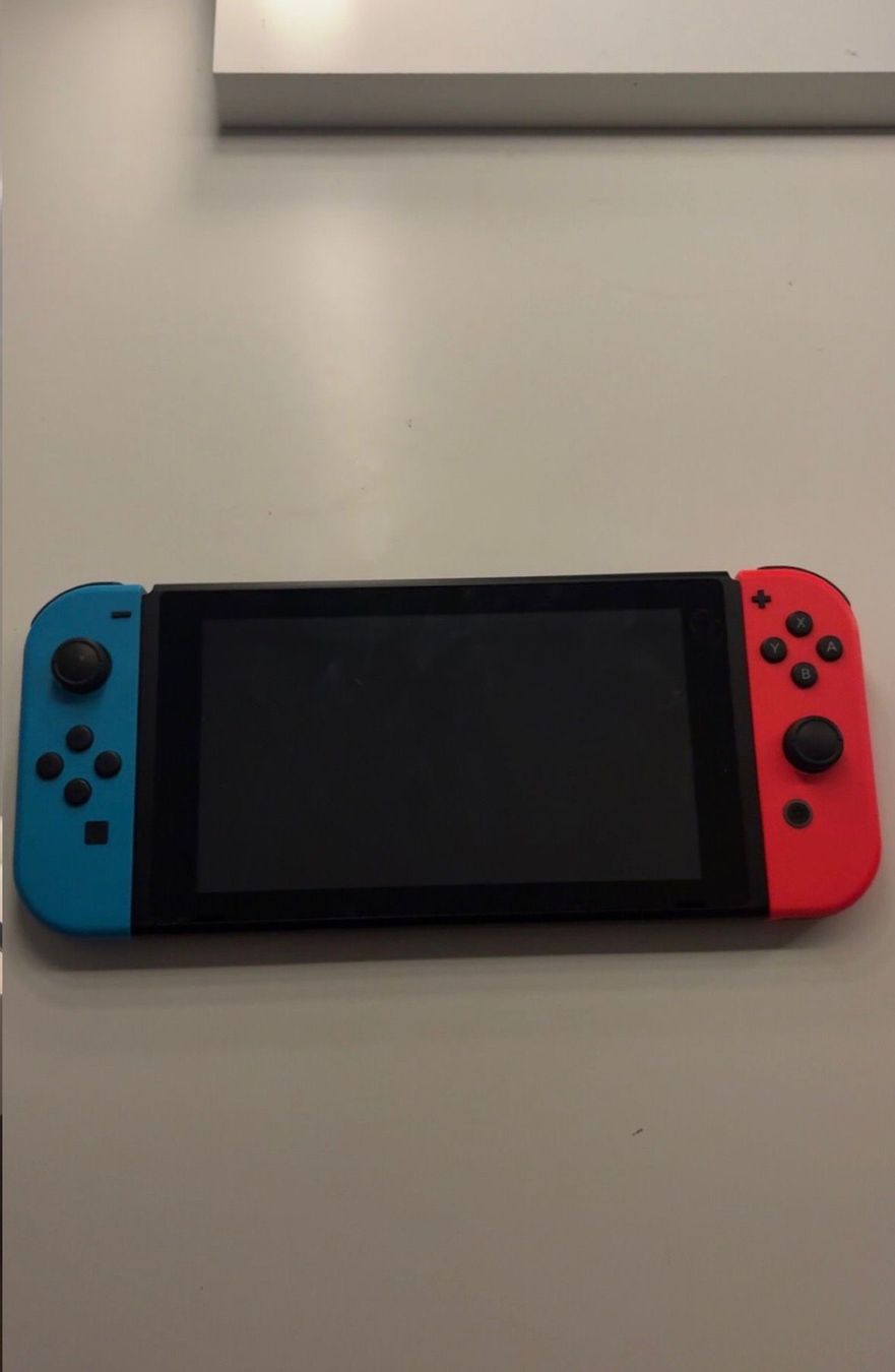 Nintendo Console: Nintendo mit Mario Kart Spiel – Usato da Schlieren venduto da a24_rkd6