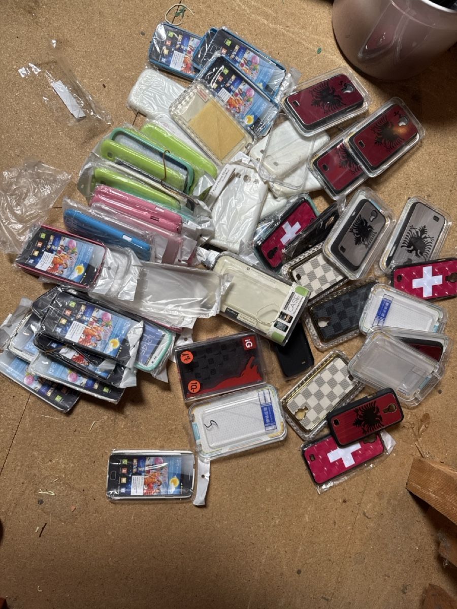 Covers & Schutzfolien: Restposten 3 Samsung verschiedene hülle – Neu und originalverpackt aus winterthur von ds09061