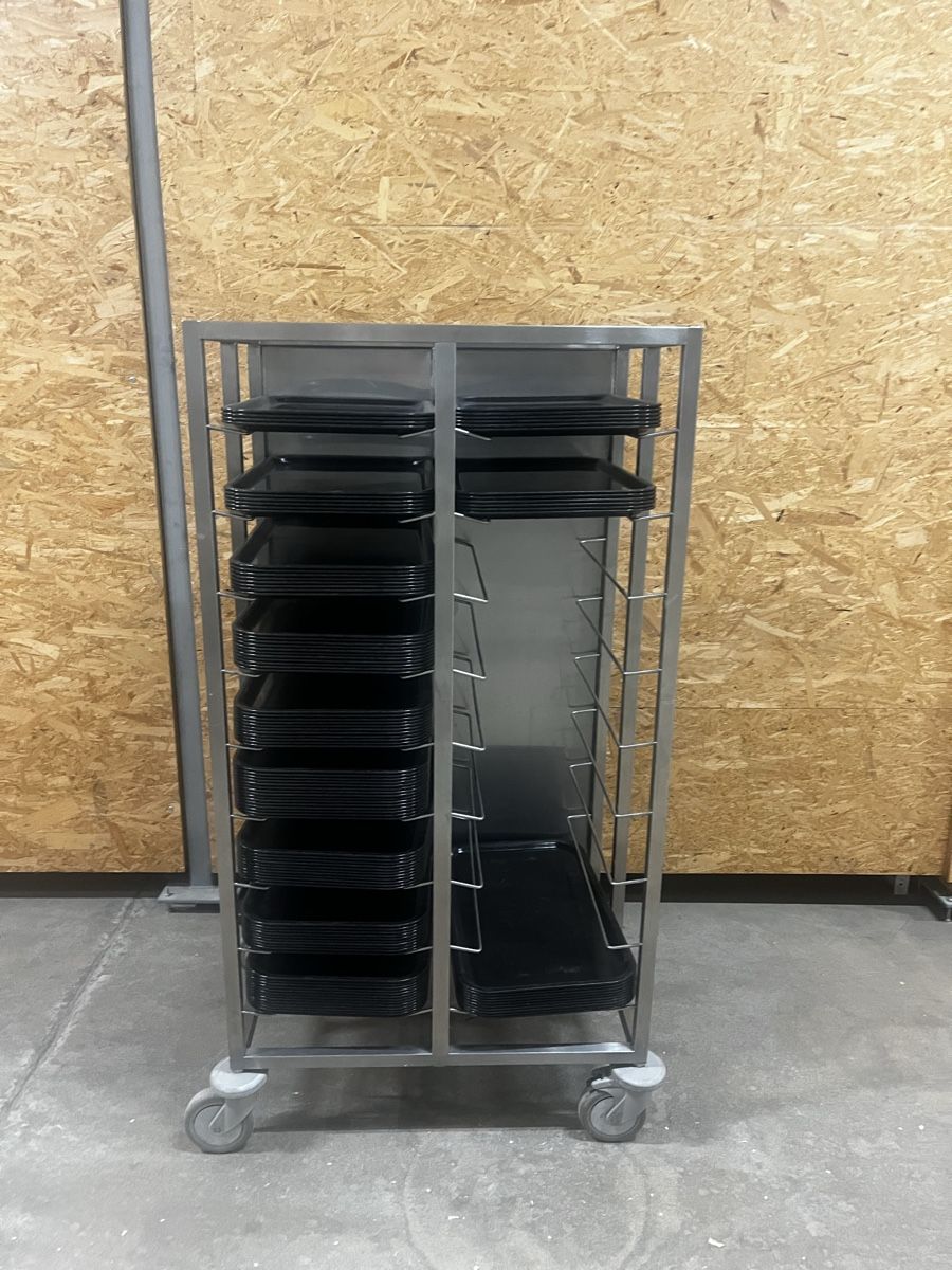Küchengeräte: Tablett-Abräumwagen inkl 100 x 1/1 Tabletts – Gebraucht aus Dittingen von Cervolino77