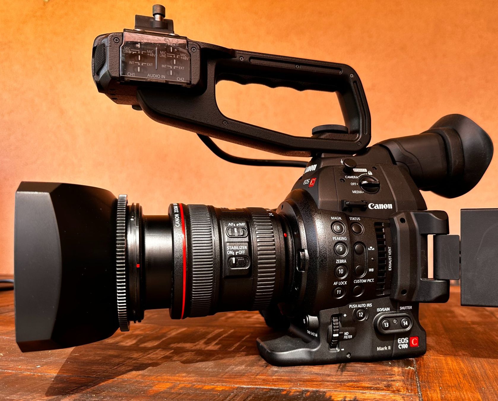 Canon Camcorder: Canon EOS C100 Mark II + objectif série L – kit complet – Gebraucht aus Vicques von UncleBen-s 3