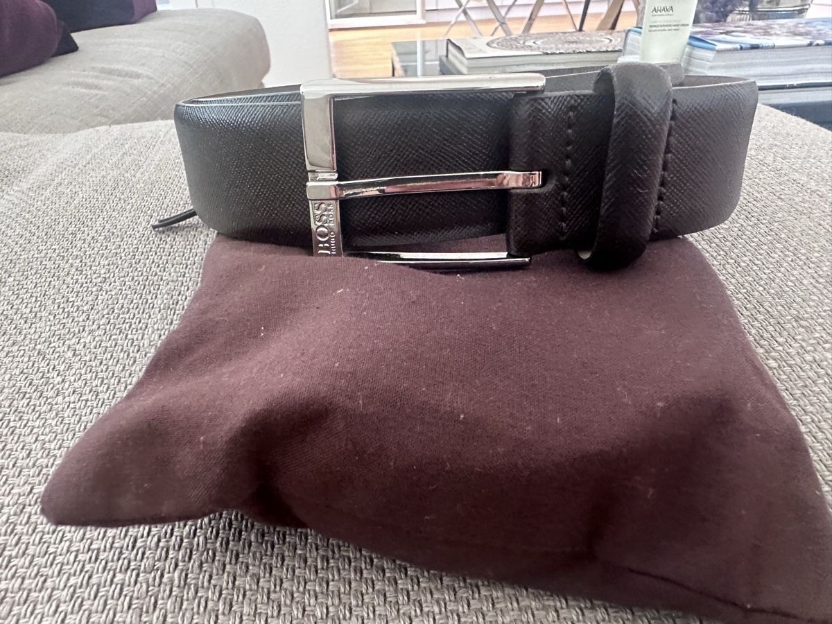 Hugo Boss Cinture: BOSS Ledergürtel dunkelbraun Gr. 100cm – Usato da Wollerau venduto da Finkenwurf