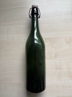 Alte grüne Bügel-Flasche Glasflasche V.O.L.G