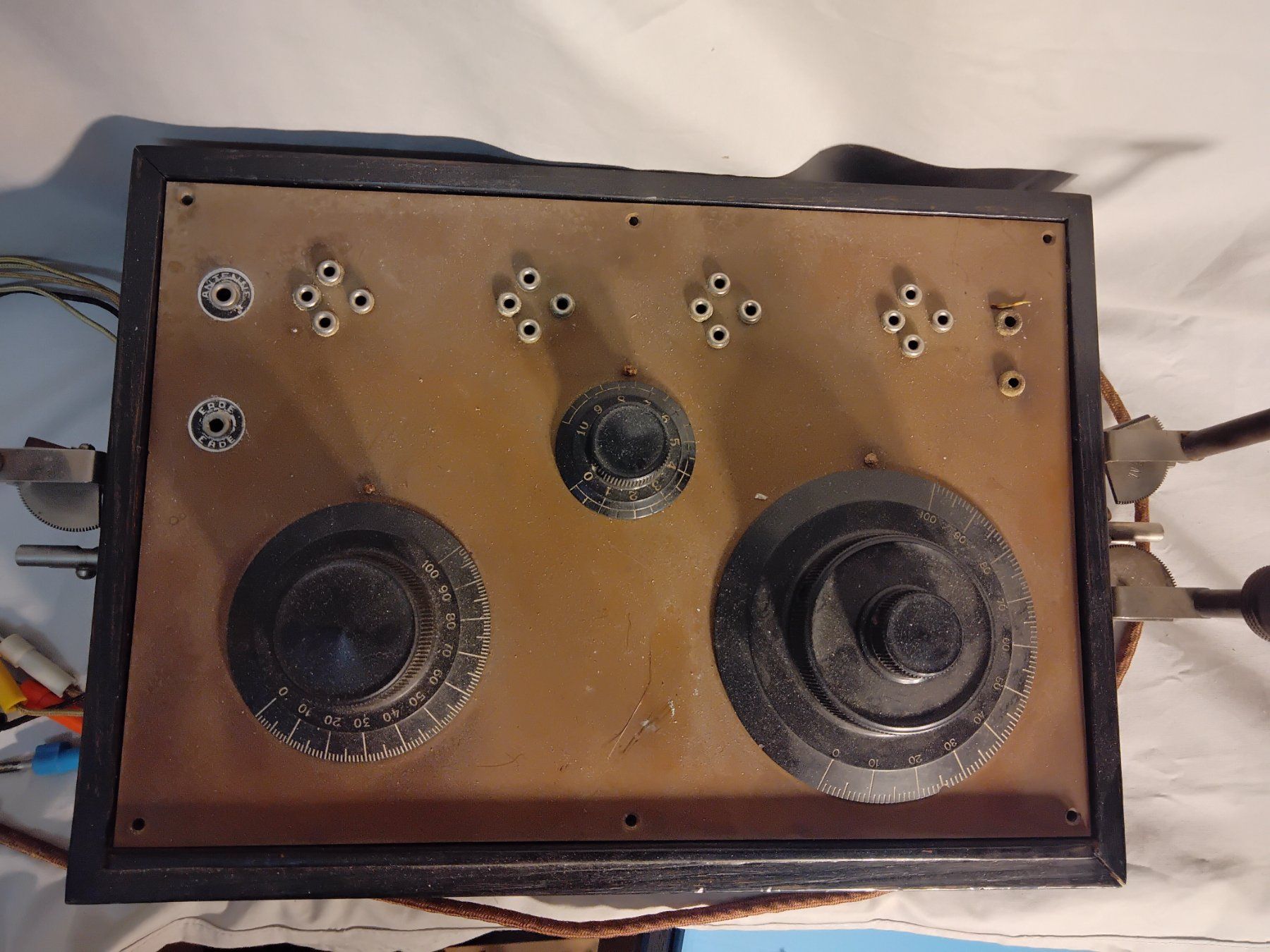 Radios: VOX Voxhaus Berlin – Défectueux à Nuglar par lampa-radio 8