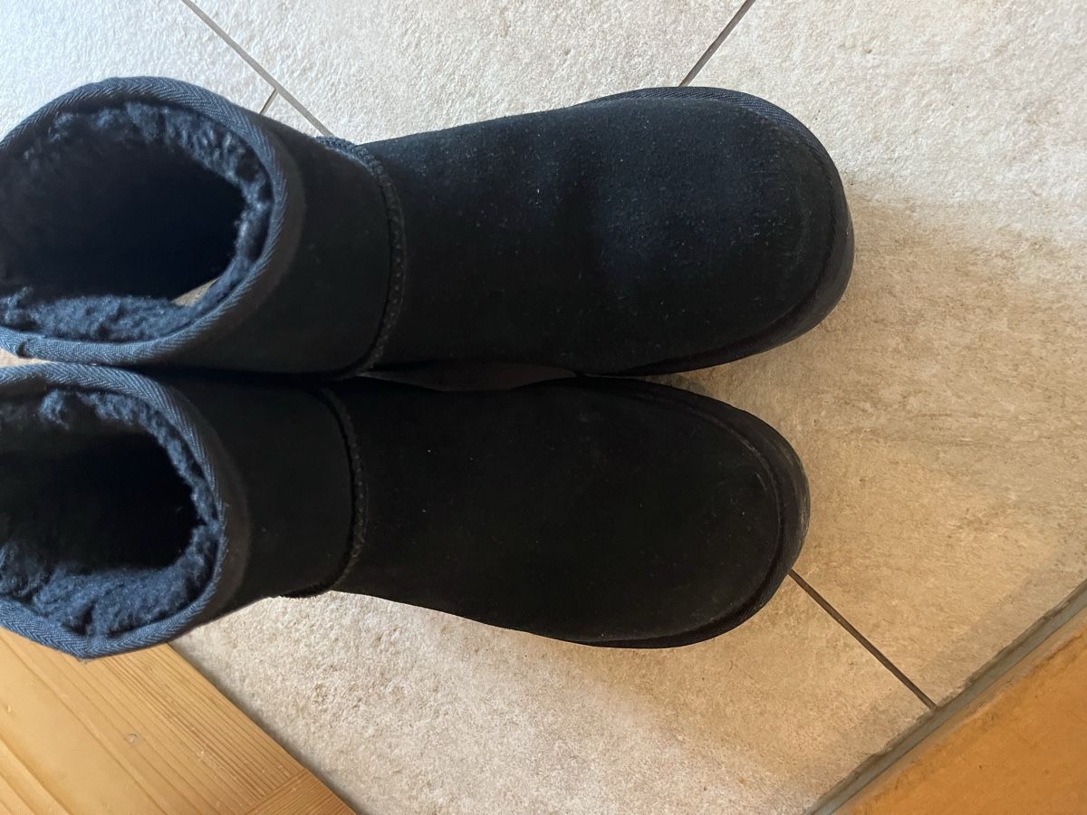 Ugg Damenschuhe: Original UGG Classic Mini Plateau Boots Schwarz, Grösse 40 – Gebraucht aus Wädenswil von Iana32 3