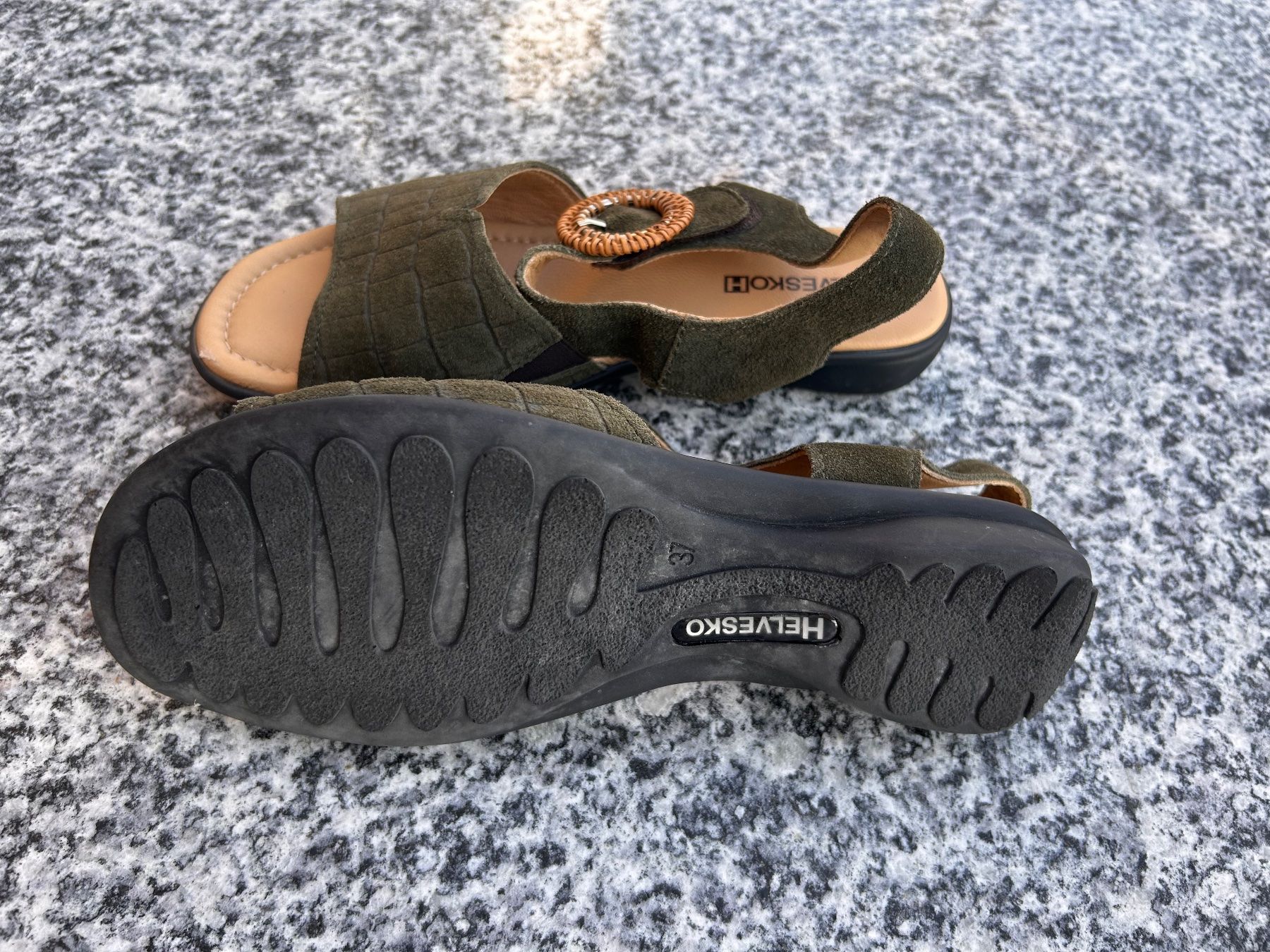 Helvesko Chaussures femmes: Olivgrüne HELVESKO Sandale Grösse 37 – D'occasion à Nürensdorf par Flugi18 1