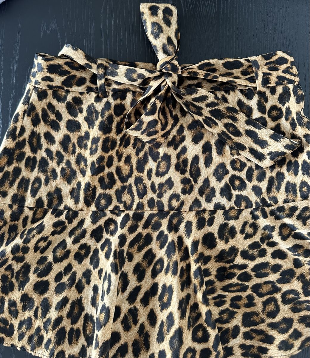 Zara Gonne: Zara Leopard Print Skirt With shorts underneath – Nuovo (secondo la descrizione) da Zürich venduto da juz_2t2j 1