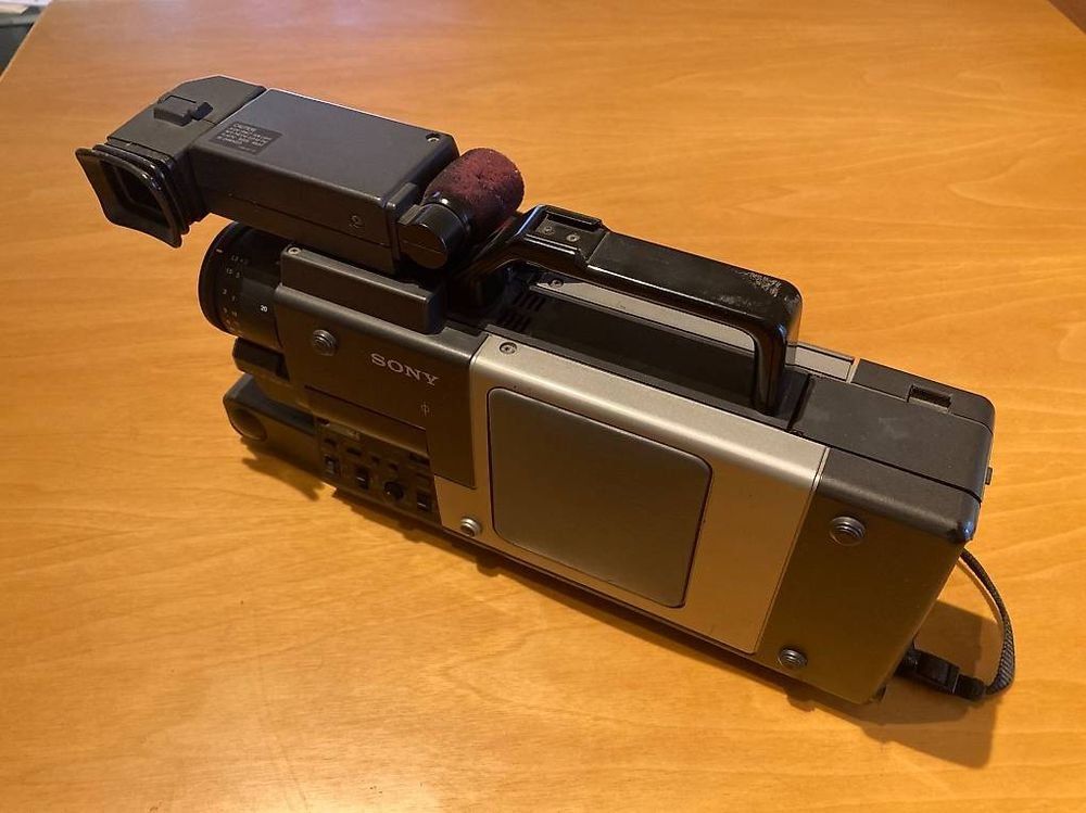 Sony Camcorder: Sony CCD-V100E Video8 Pro mit Originalzubehör – Gebraucht aus Schongau von Retro_Shop 2