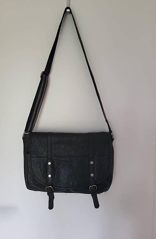 Sacs: Umhänge- Schultertasche Leder schwarz – D'occasion à Uster par snawusch