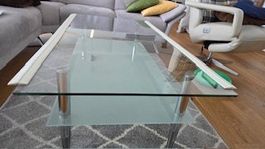 Glastisch / Salontisch mit Metallfüssen auf 2 Ebenen