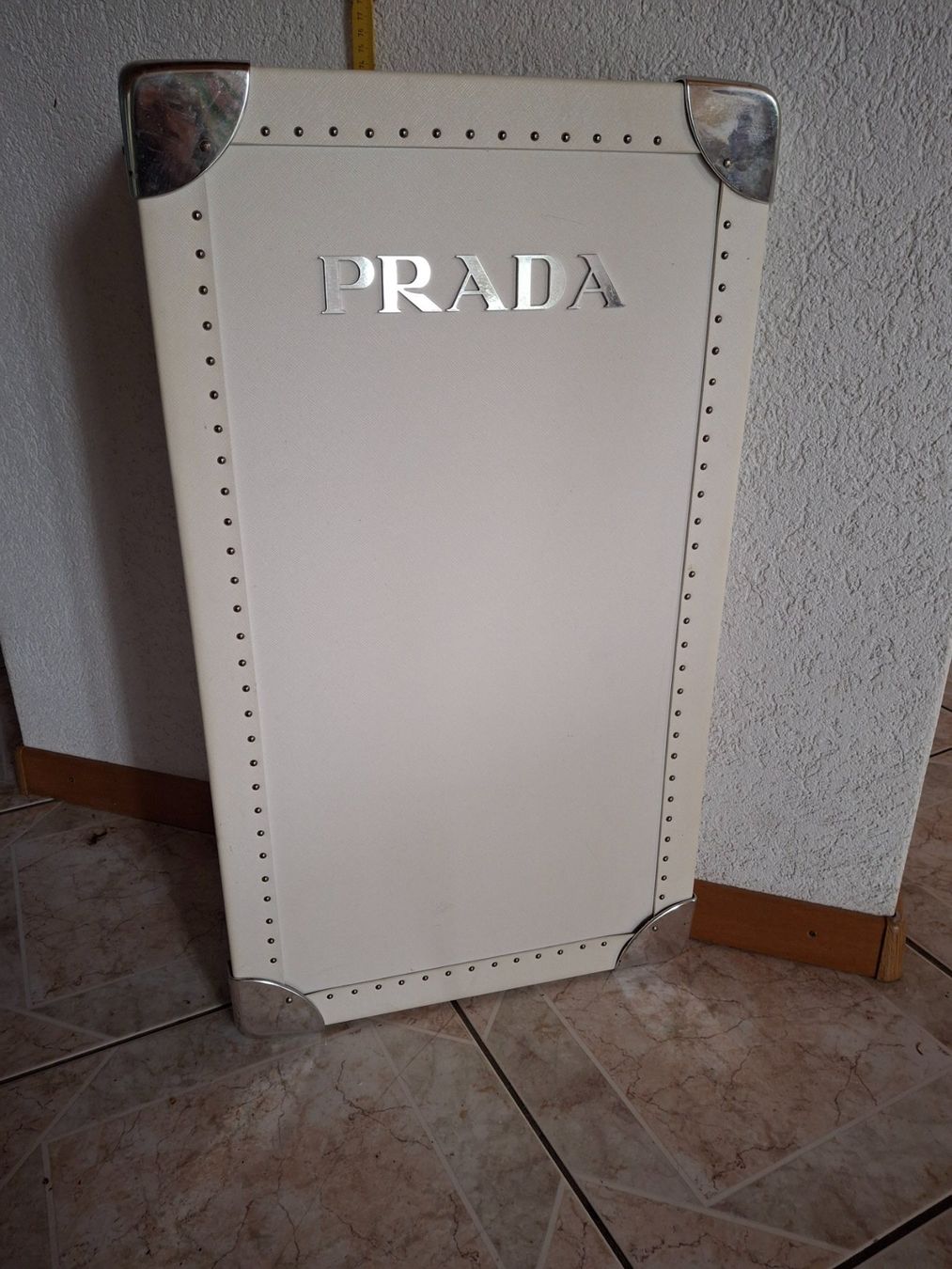 Altro in Decorazioni & Accessori: Présentoir - support hauteur 71 cm marque Prada – Usato da Villiers venduto da san_jn5w 9