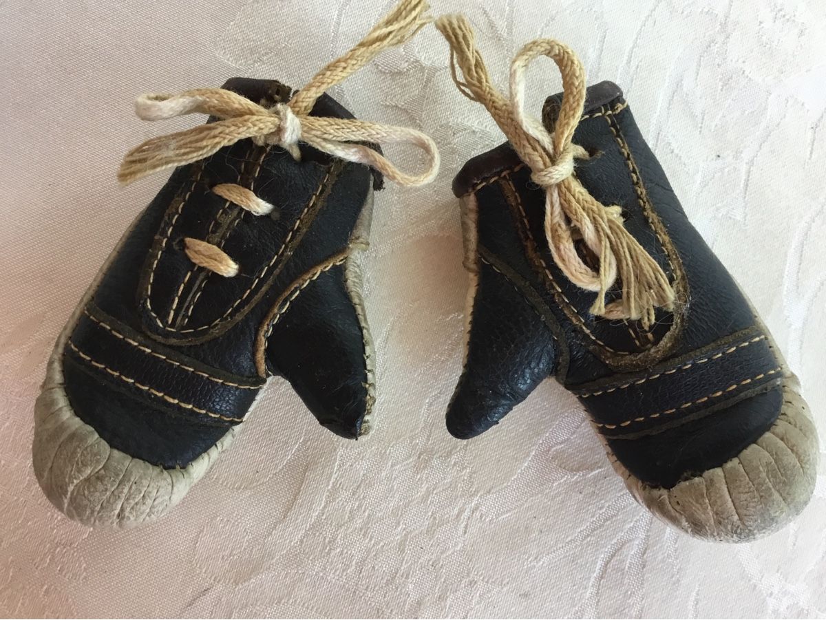 Jouets: Leder Boxhandschuhe Puppengrösse – D'occasion à St. Gallen par chamilla 6