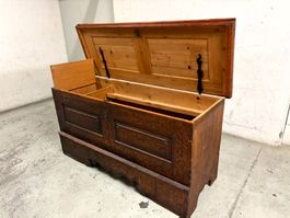 Antike Schweizer Bauerntruhe Barock 18. Jh. mit Schlüssel