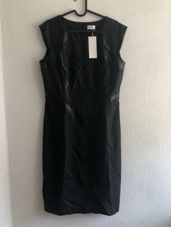 Dunkelgraues tailliertes Kleid mit Kunstlederakzenten, Gr. M