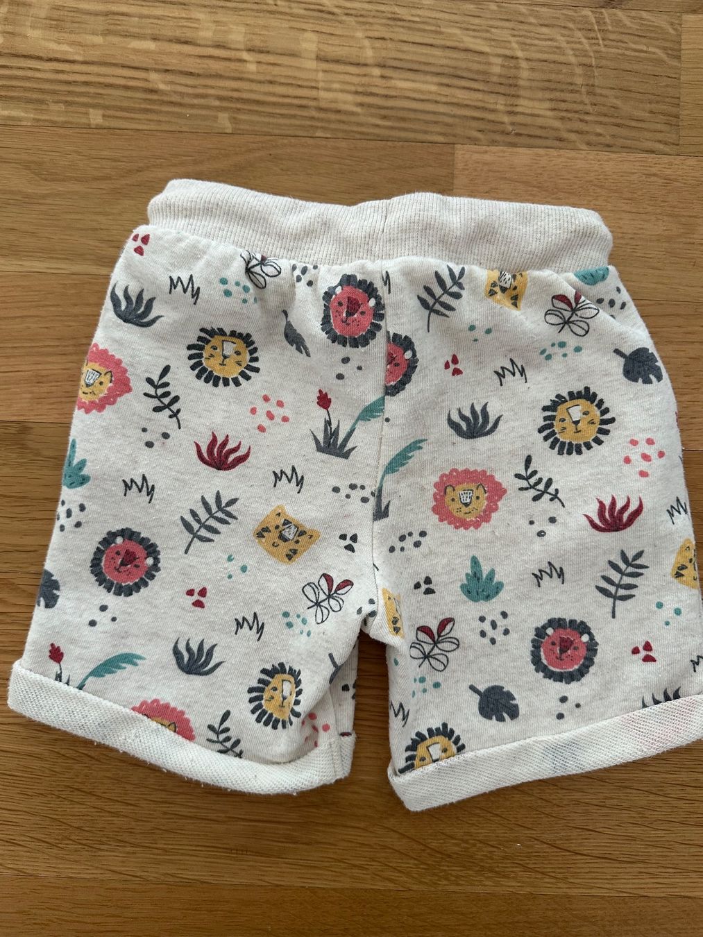 Pantaloni: Süssi kurze Hose mit Tiermuster, Gr. 86 – Usato da Unterägeri venduto da StefanGekko 3