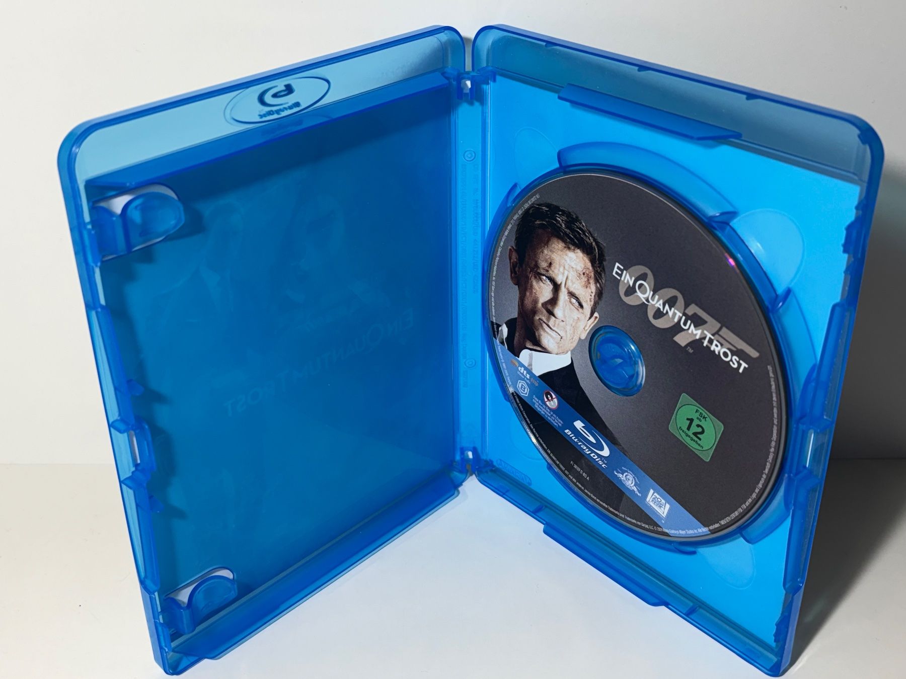Tous les DVDs: James Bond 007 - Ein Quantum Trost Blu Ray – D'occasion à Wilderswil par Sstriker 2