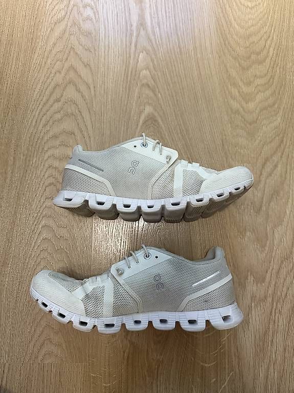 On Scarpe da donna: On Schuhe Grösse 38.5 – Usato da ZUFIKON venduto da SULMI01 1