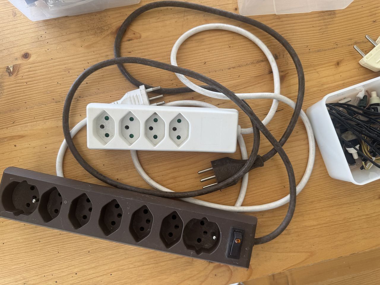 Cavi: Diverses Elektro- und PC-Netzwerk-Kabelmaterial, – Usato da Bremgarten b. Bern venduto da Bbu 2