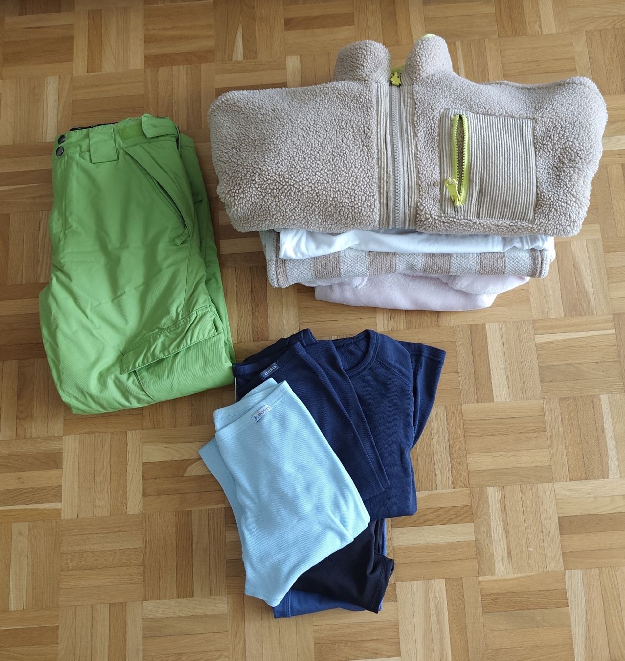 Lotti & Set di vestiti: kleiderpaket gr. 134 140 – Usato da Muttenz venduto da Hermesvonthan