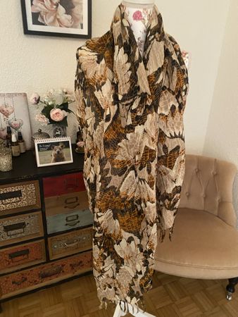 Schal Tuch mit herbstlichem Blumenmuster