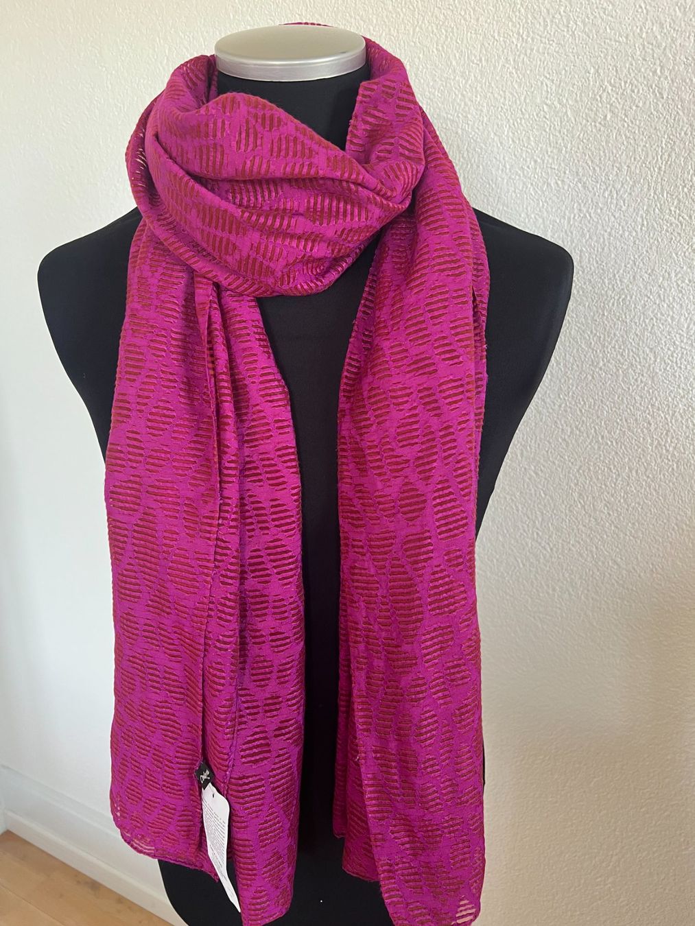 Colora Foulard & Sciarpe: Colora Schal, Dunkelpink, NEU – Nuovo e nell'imballaggio originale da Worb venduto da farben20zauber