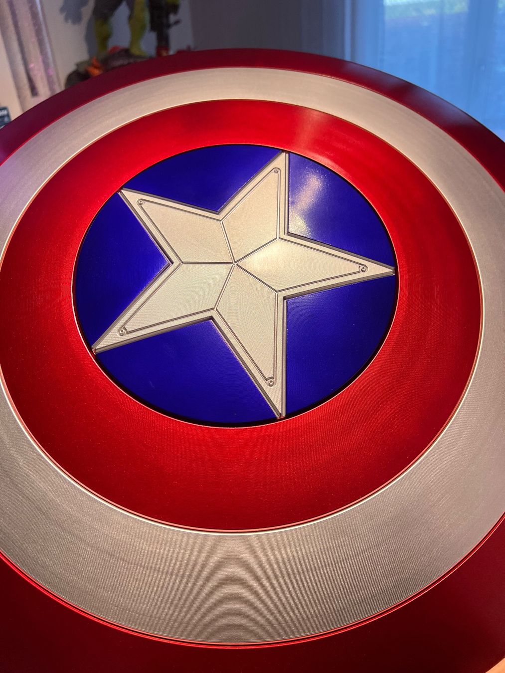Giocattoli: Marvel Captain America Schild 1:1 grösse 60cm – Nuovo (secondo la descrizione) da Lohn-Ammannsegg venduto da JarvisSystem2.0 2
