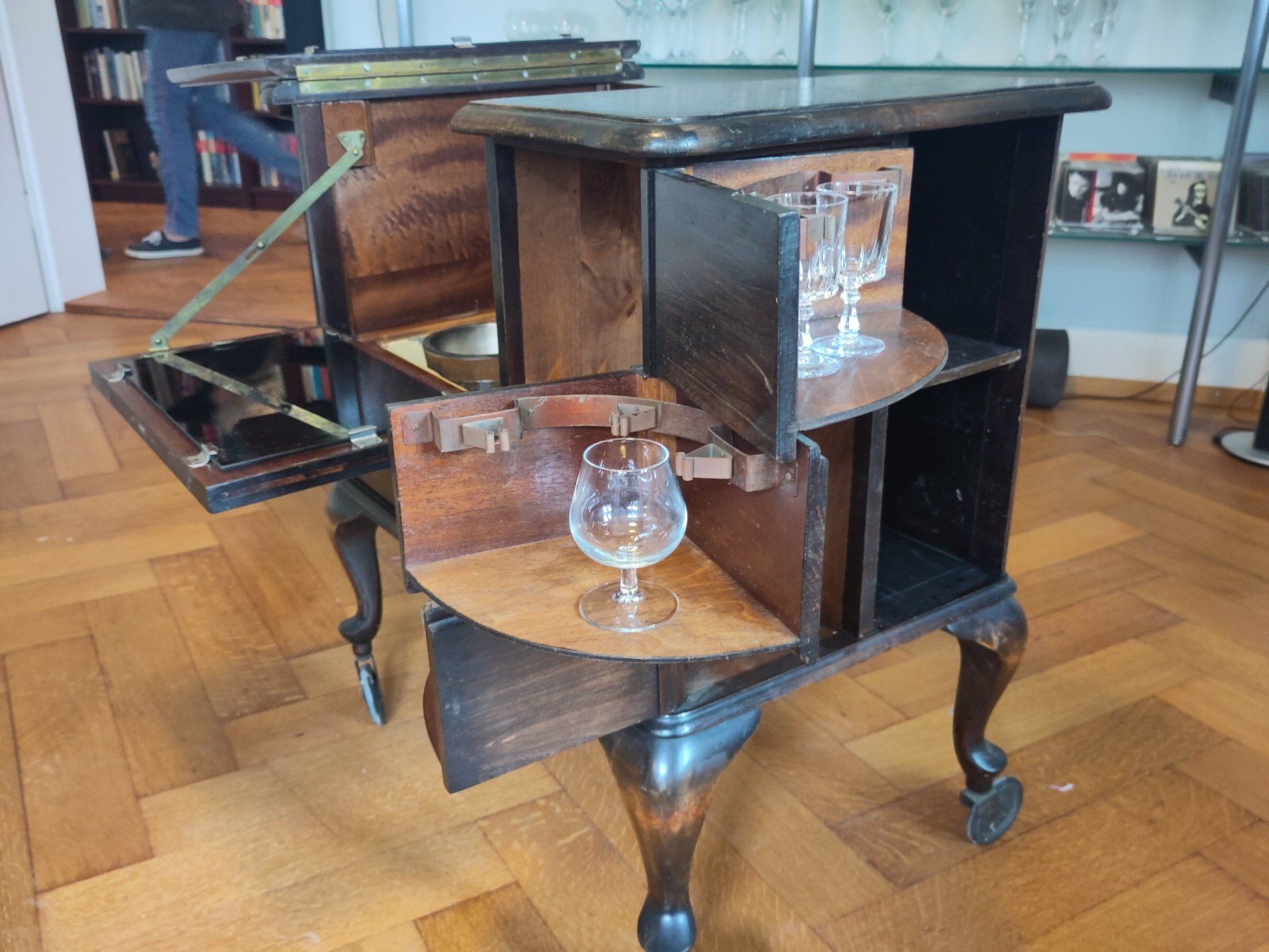 Allestimento di negozi e stand fieristici: Fahrbare, antike Hausbar, Vintage – Usato da Zürich venduto da Ipoc 5