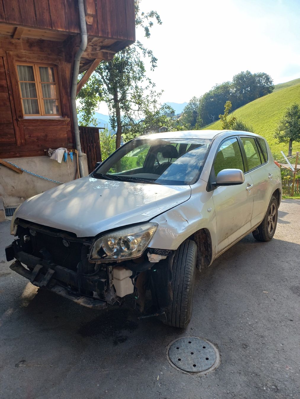Toyota Autos: Toyota RAV 4 Ersatzteilespender – Défectueux à Buchen BE par Reberparts