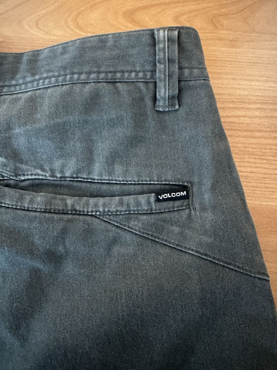 Volcom Pantalons: Volcom Shorts Grösse 33 – D'occasion à Zeglingen par nor_6sjq 4