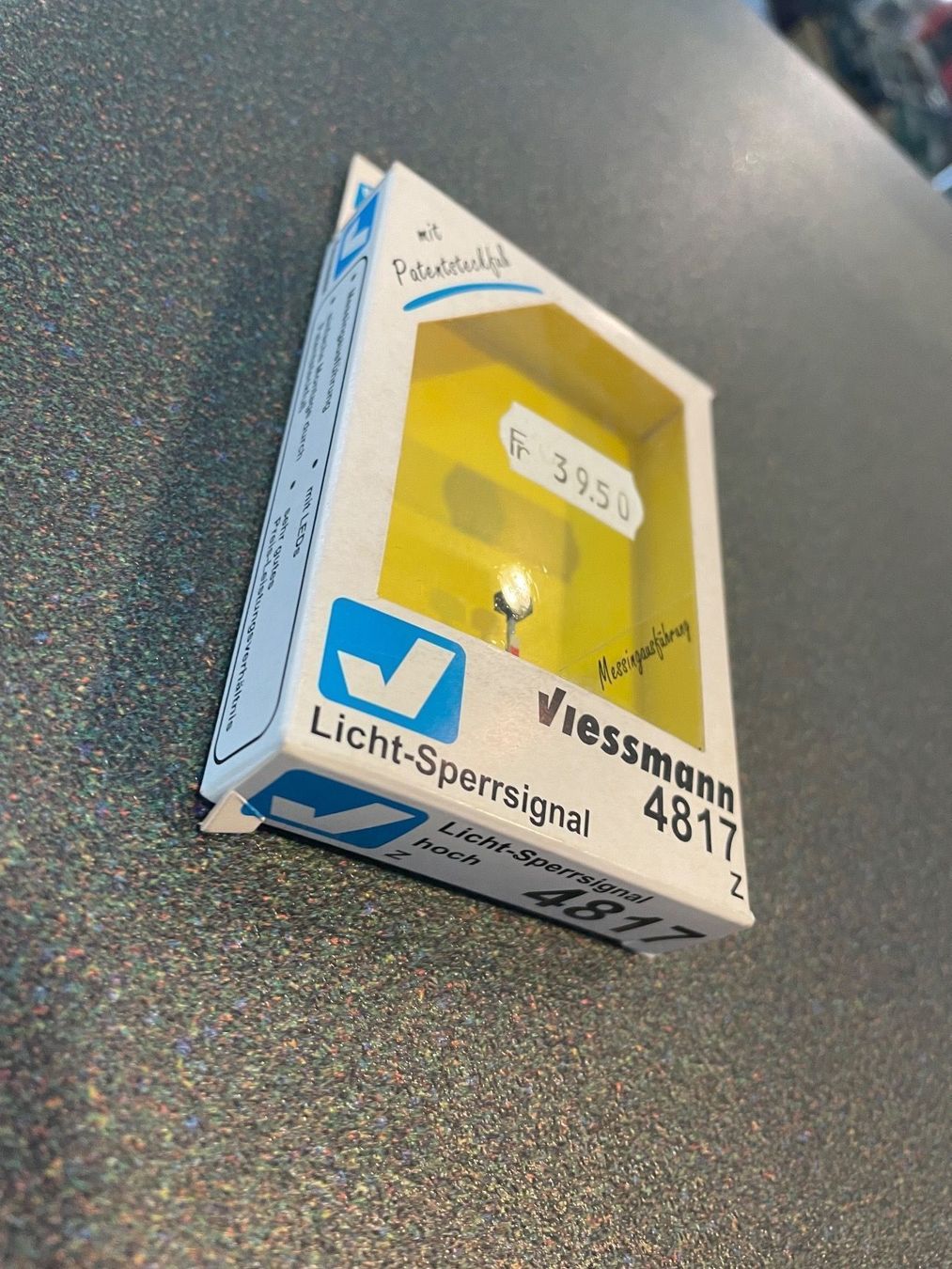 Viessmann Modellini di ferrovie: Viessmann Z 4817 Licht Sperrsignal – Nuovo e nell'imballaggio originale da Chiasso venduto da Carrara-Modellismo 2