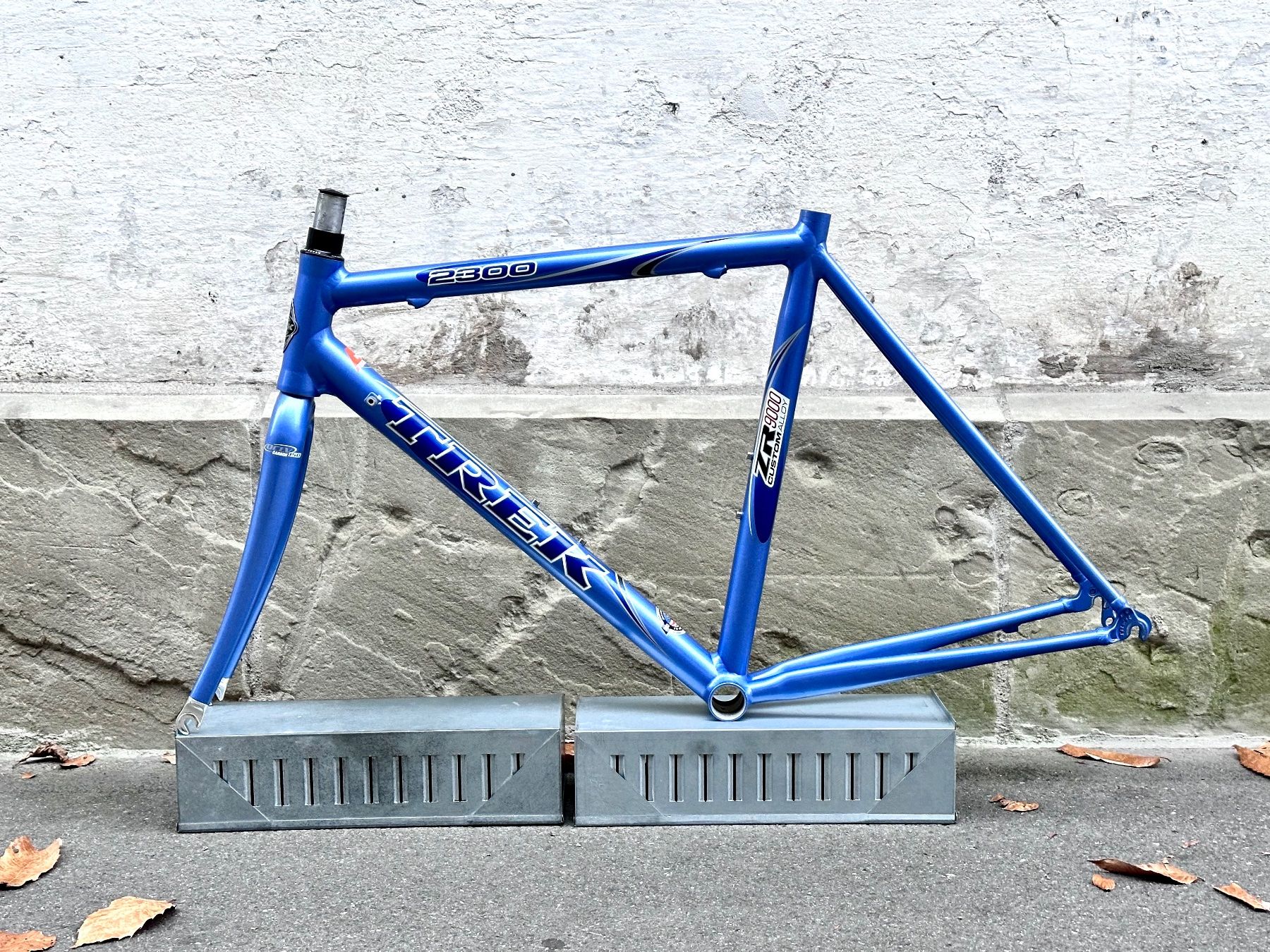 Cadre De Vélo TREK 2300 ZR 9000 Custom Alloy OCLV Carbone - Occasion - Fabriqué En France