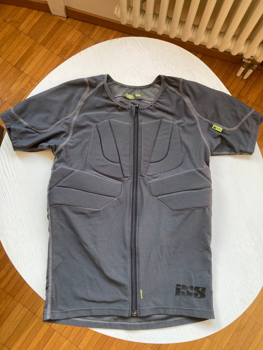 IXS Protections: iXS Rückenprotektor, Grösse XS – D'occasion à Basel par bil_8mvw