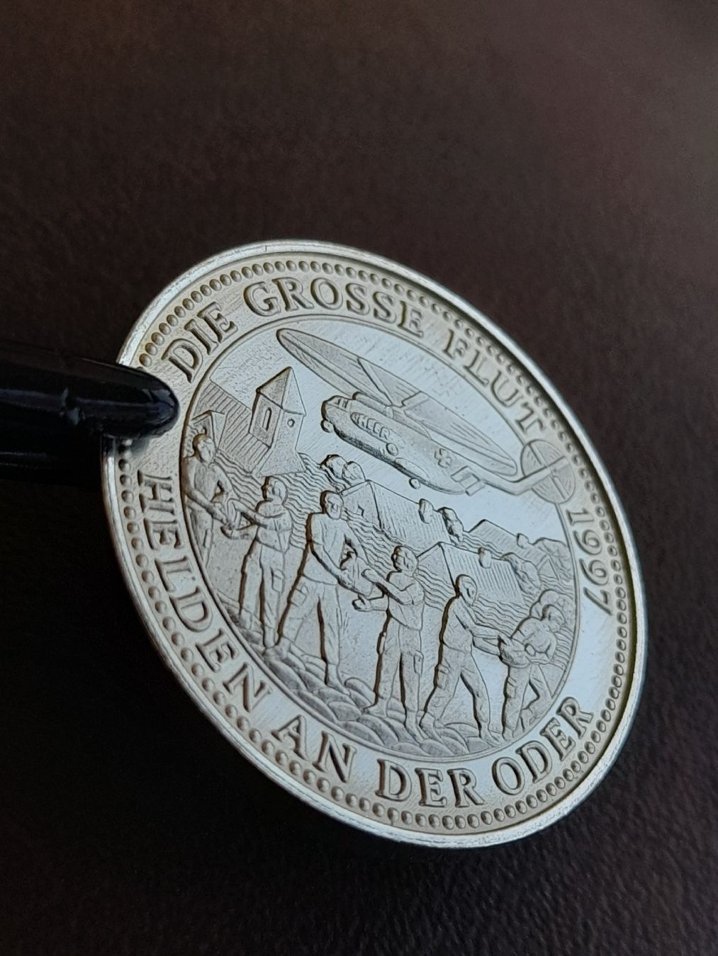 Tutti le monete: 2½ Euro Die große Flut 1997 "Helden an der Oder" – Usato da Basel venduto da Basel_20 2