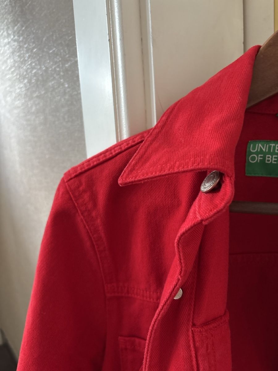 Vestes: Veste jeans rouge  – D'occasion à Yverdon-les-Bains par jen_h9br 1