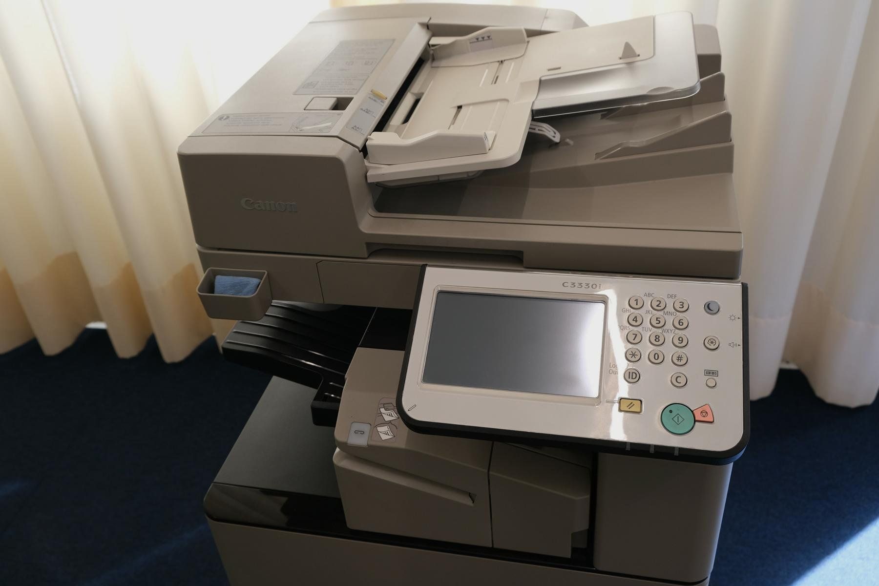 Canon Imprimantes: Canon imageRUNNER ADVANCE C3330i – D'occasion à Zürich par Mechanismo 4