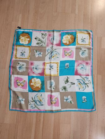 Foulard en soie Gigue motif floral multicolore 