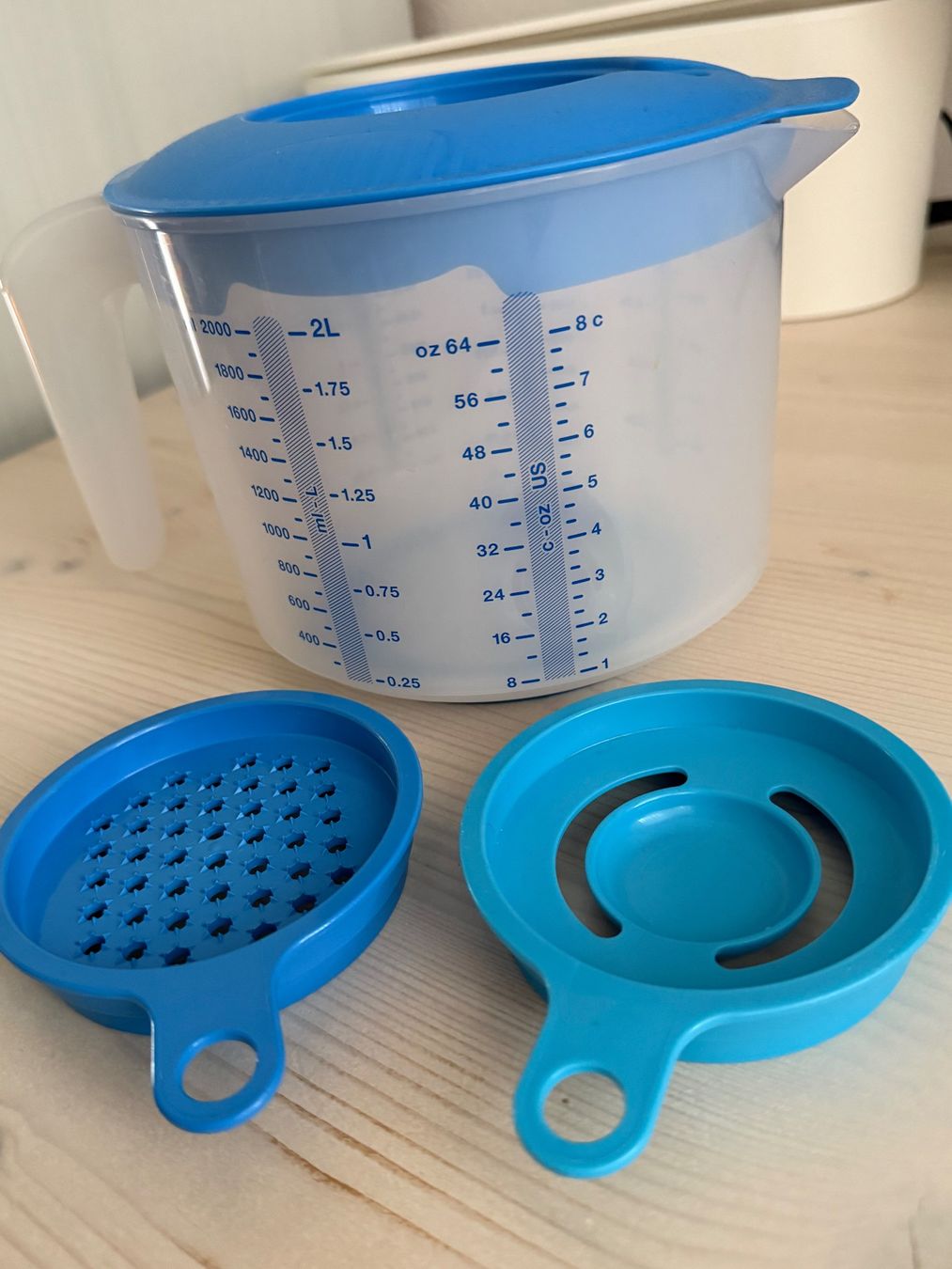 Tupperware Behälter & Ähnliches: Original Tupperware Messbecher mit 2 Einsätzen – Gebraucht aus Davos Platz von sam_xr2v