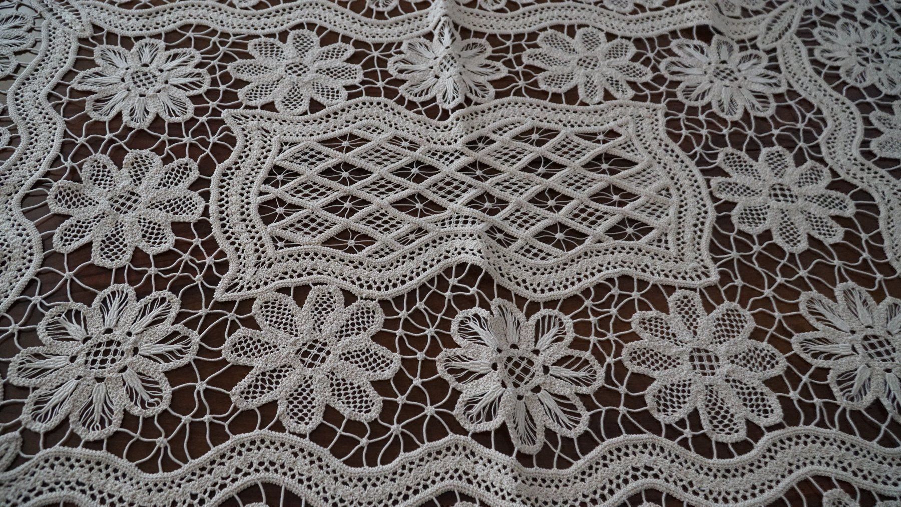 Altra biancheria da tavola: Tischdecke Handarbeit 120 x 90cm – Nuovo (secondo la descrizione) da Bern venduto da Antikbatik 1