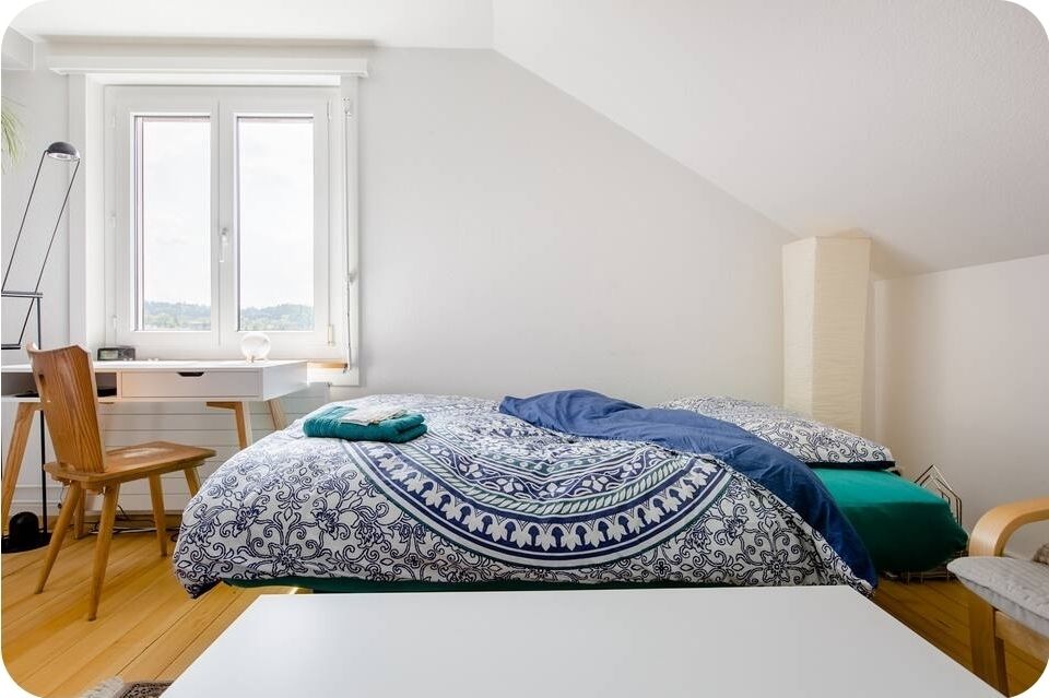 Sofas: Bettsofa in elegantem Grauton – D'occasion à Burgdorf par Greenmelek 3