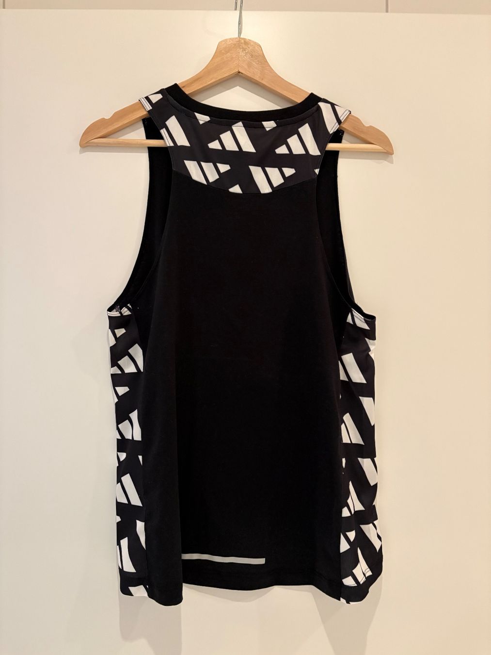 Adidas Tops: Adidas Running Tanktop Gr. S – Gebraucht aus Basel von El_Haraldo 2