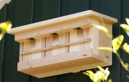 Vogelhaus mit 3 Einfluglöchern