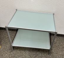 Beistelltisch mit 2 Glasablagen