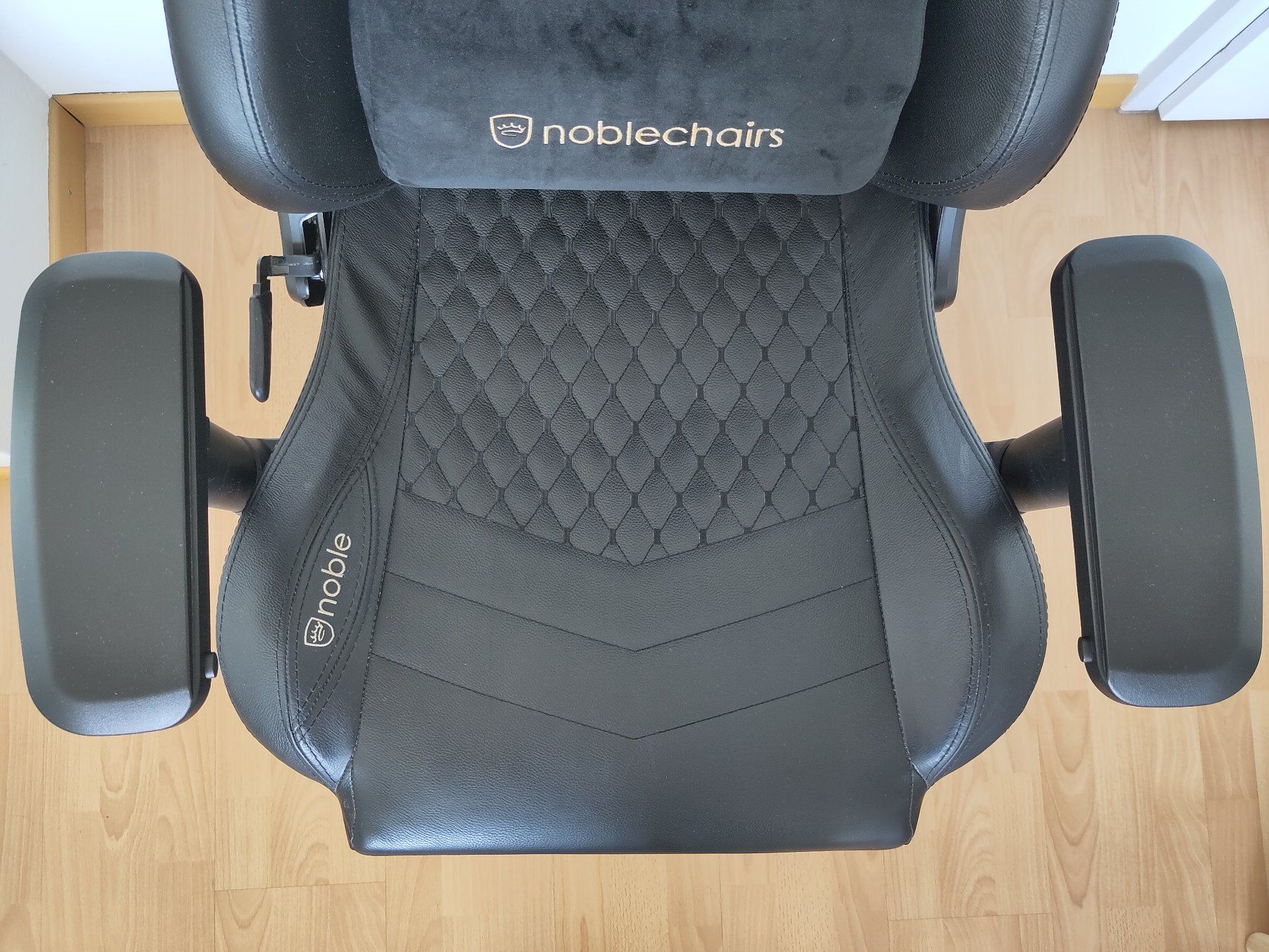 Noblechairs Sedie: noblechairs EPIC Echtleder – Usato da Wil SG venduto da GaramBar 7