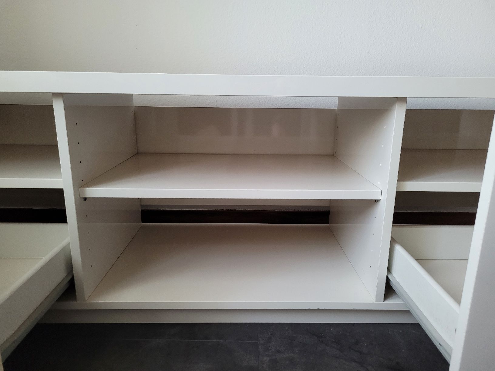 Ikea TV Möbel: Fernsehmöbel mit Schubladen - Abholung bis 14.6. – Gebraucht aus Bülach von wannabeindalight 2