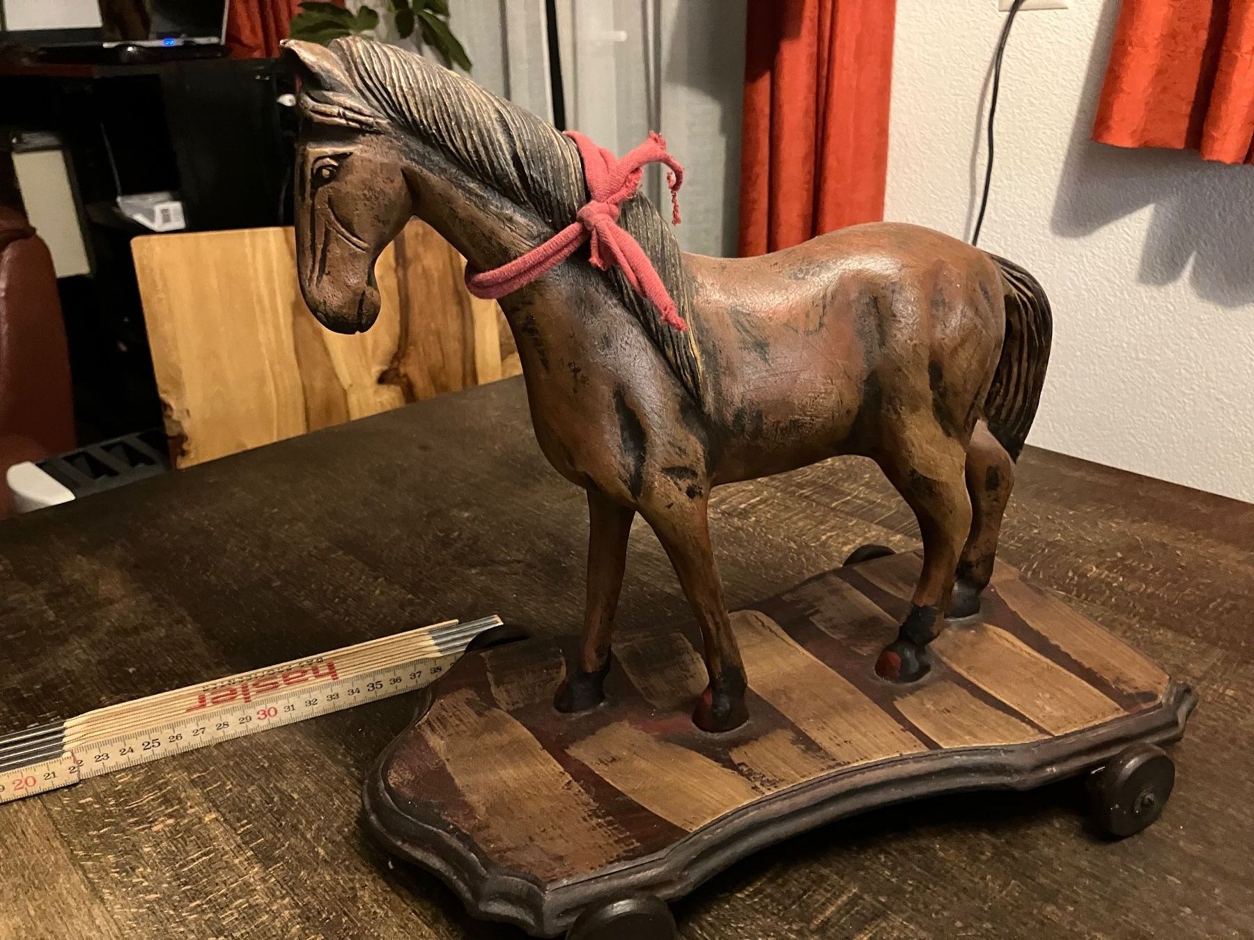 Statuette: Holzpferd auf Rollen – Usato da Zürich venduto da ylluw50