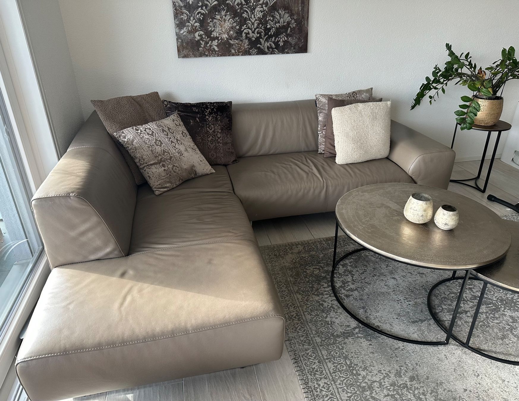 Pfister Sofas: Zeitloses , bequemes Ledersofa in der Farbe Taupe – Gebraucht aus Langenthal von oli_9ydk