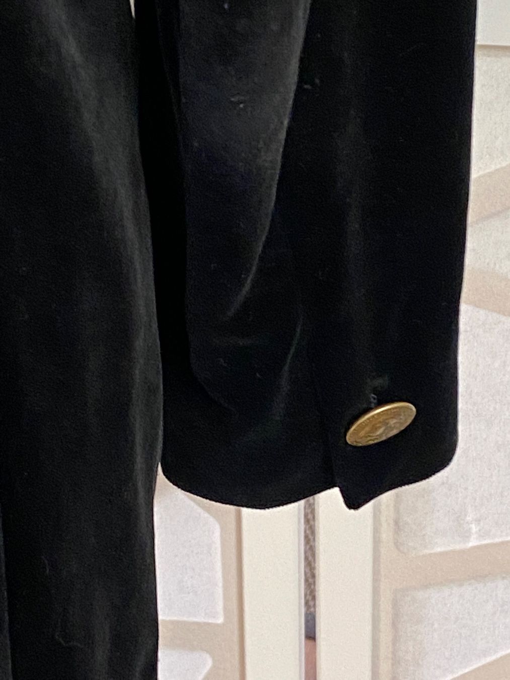 Jacken: Beautiful vintage black velvet jacket. M – Gebraucht aus Grund b. Gstaad von PlageNeigeplus 3