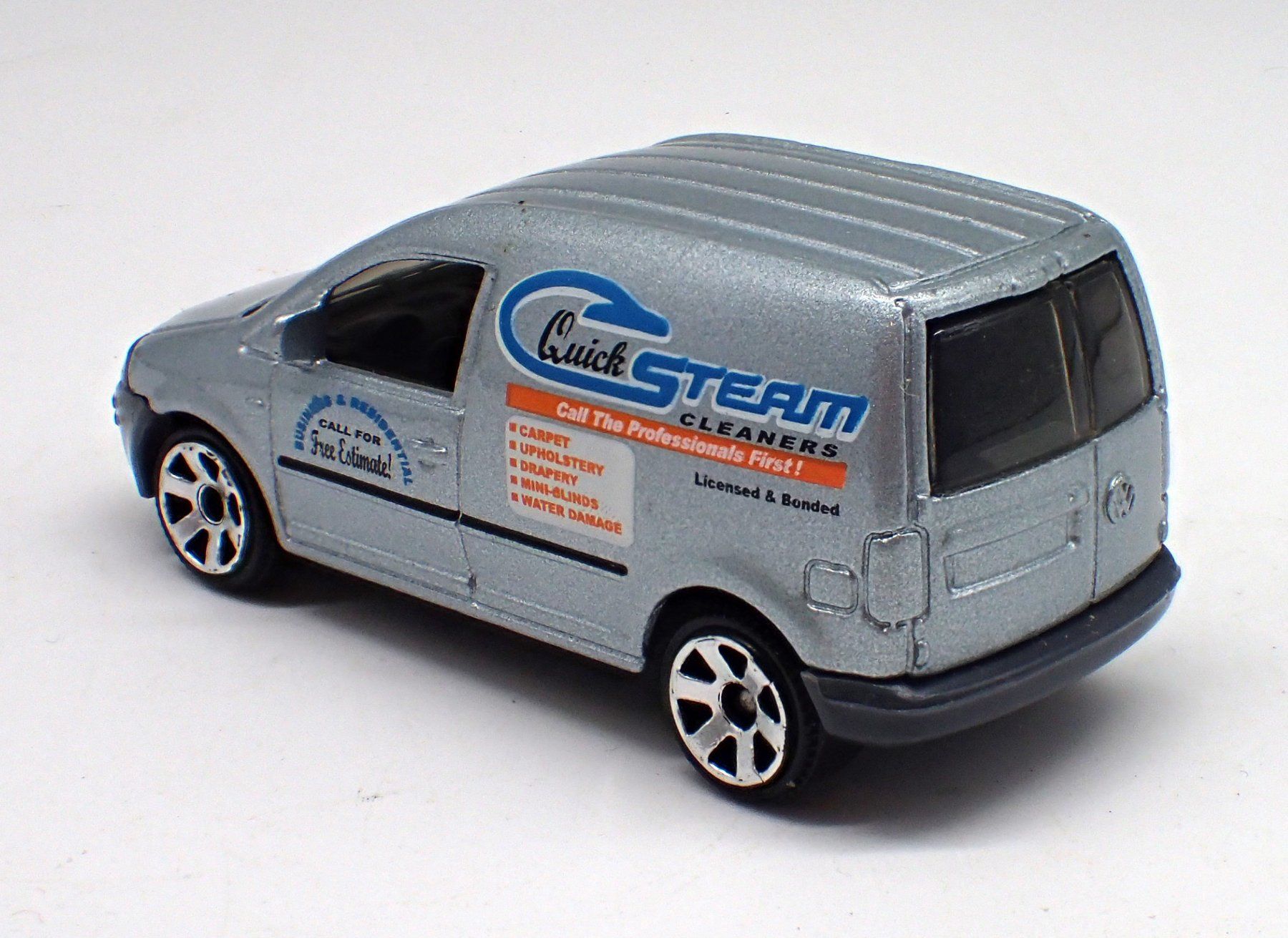 Matchbox Modellini d'auto: Matchbox VW Caddy Quick Steam Cleaners grau/gris – Usato da Ostermundigen venduto da archeopteryx 1