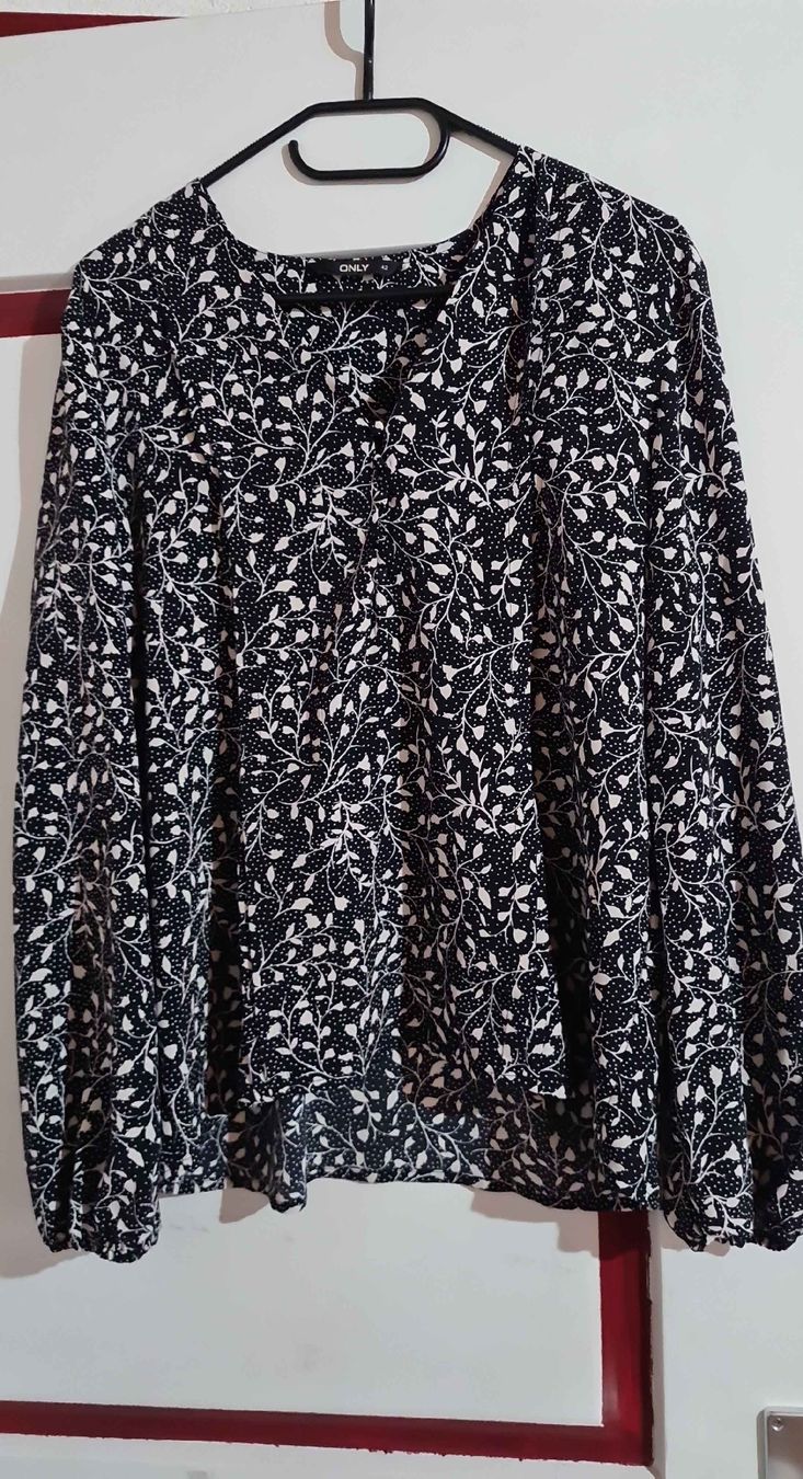 Only Camicette: ONLY Bluse Grösse 42 – Usato da Balterswil venduto da bischoftanja