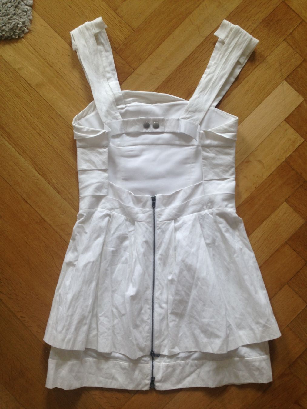 Vestiti: Robe d’été dos nu blanche Alice + Olivia – Nuovo (secondo la descrizione) da Lausanne venduto da Stephaniesdressing 1